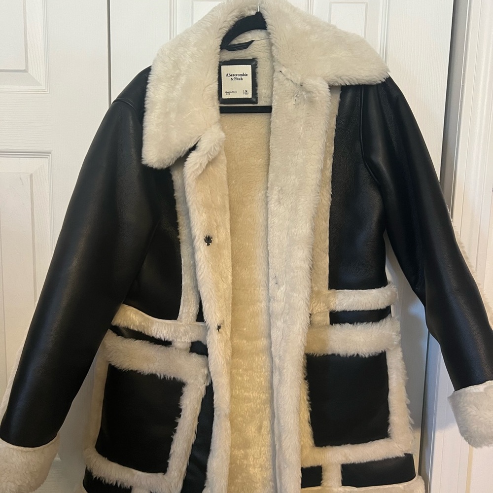 Abercrombie & Fitch Black and Cream Teddy Jacket